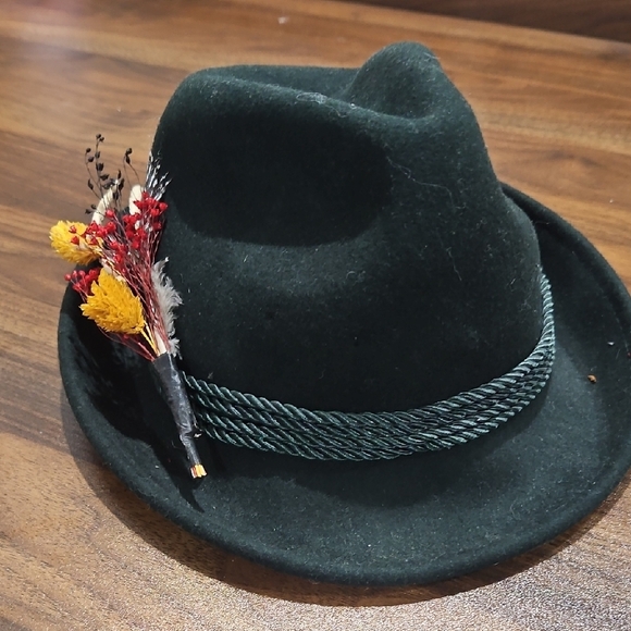 Bayerischer Hut Accessories - German Bavarian Alpine Green Wool Hat with Floral Accent